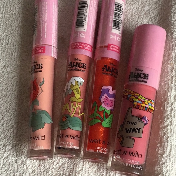 Wet n Wild Disney Alice In Wonderland 23 pcs Eye palette blush lip gloss bag New - Picture 4 of 11